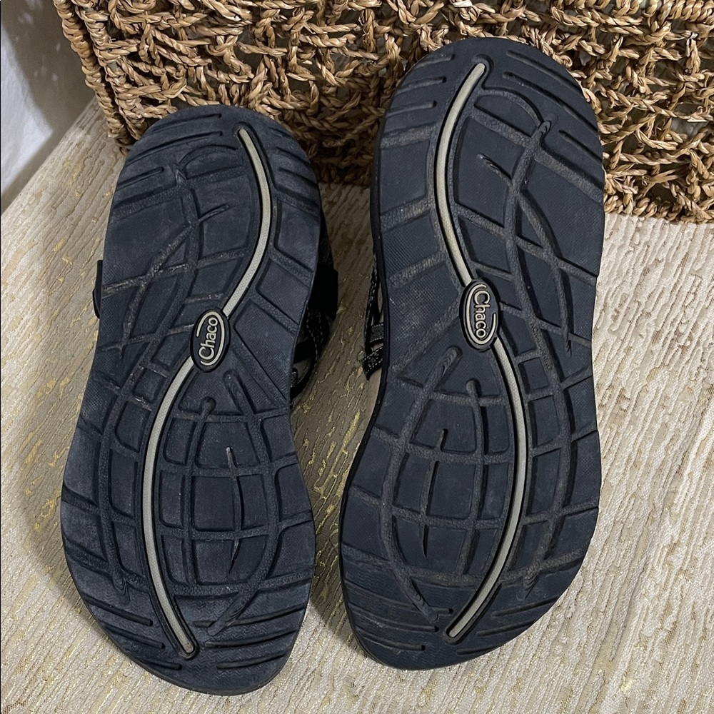 Chaco Black and Gray Strappy Adjustable Water Sz 6 Sandals - Picture 6 of 11